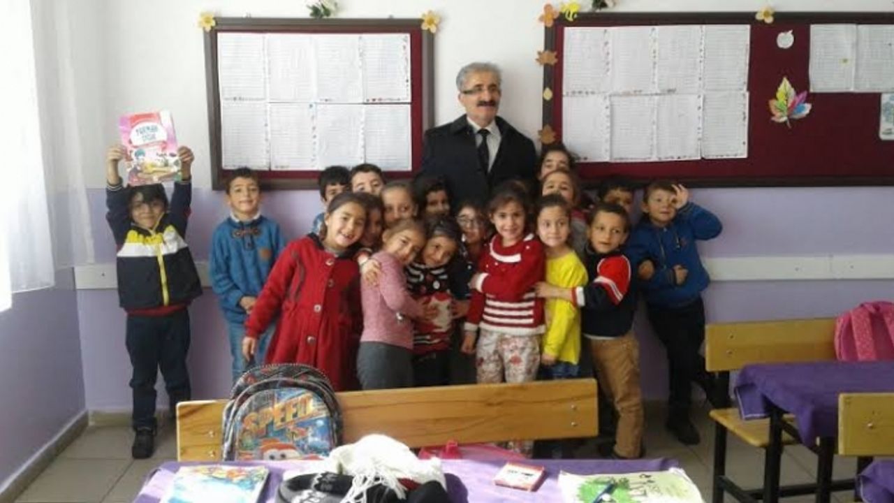 Van'da Kürtçe konuştuğu için sürgün edilen öğretmen okuluna geri döndü