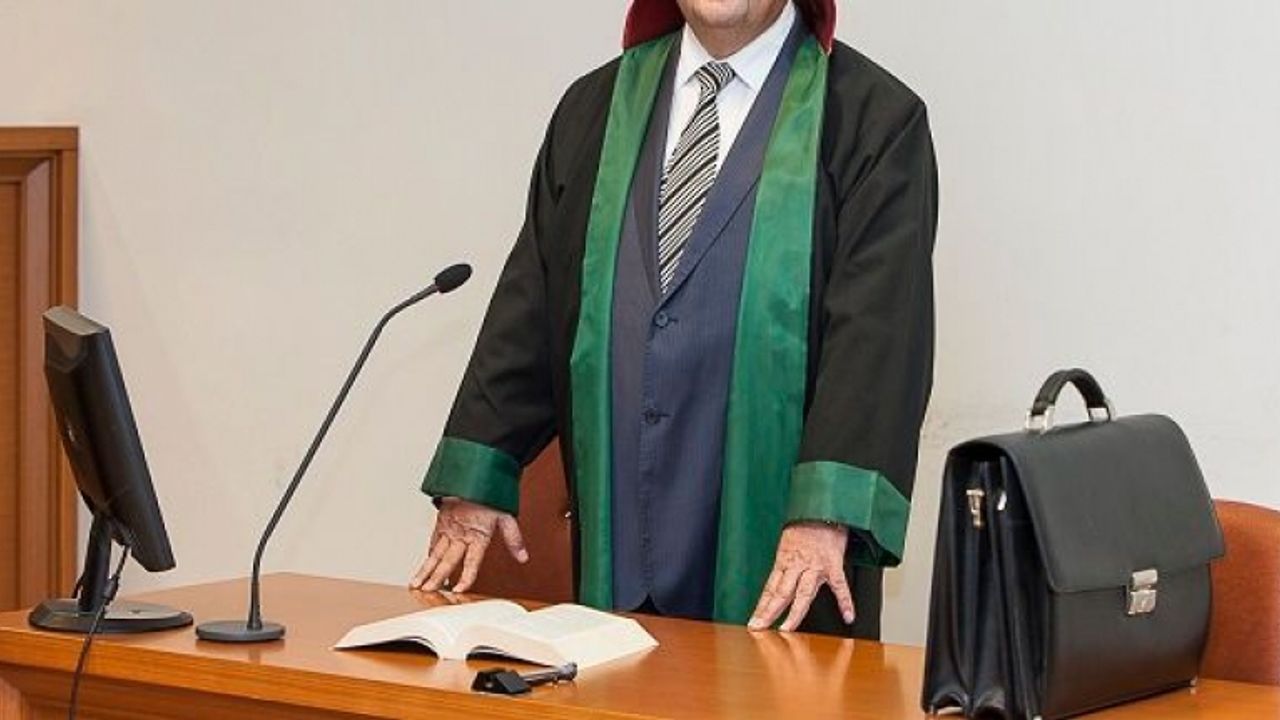 Van'da ÖHD’li iki avukat kayyıma karşı istifa etti