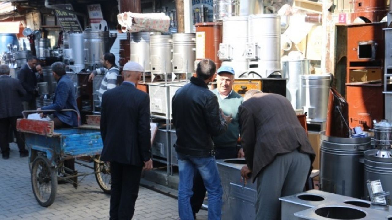 Van'da Zamlar sonucu doğalgazdan tezeğe döndüler!