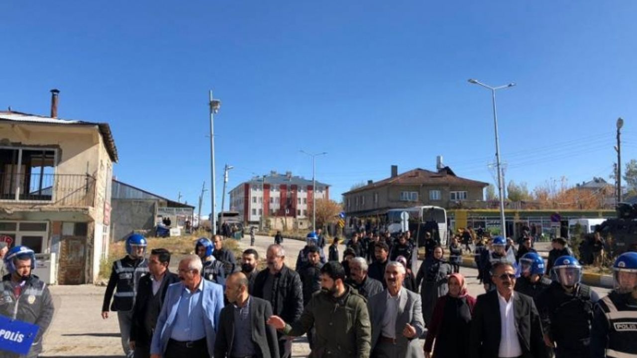 Van Saray Belediyesi’ne kayyım atanmasına tepki