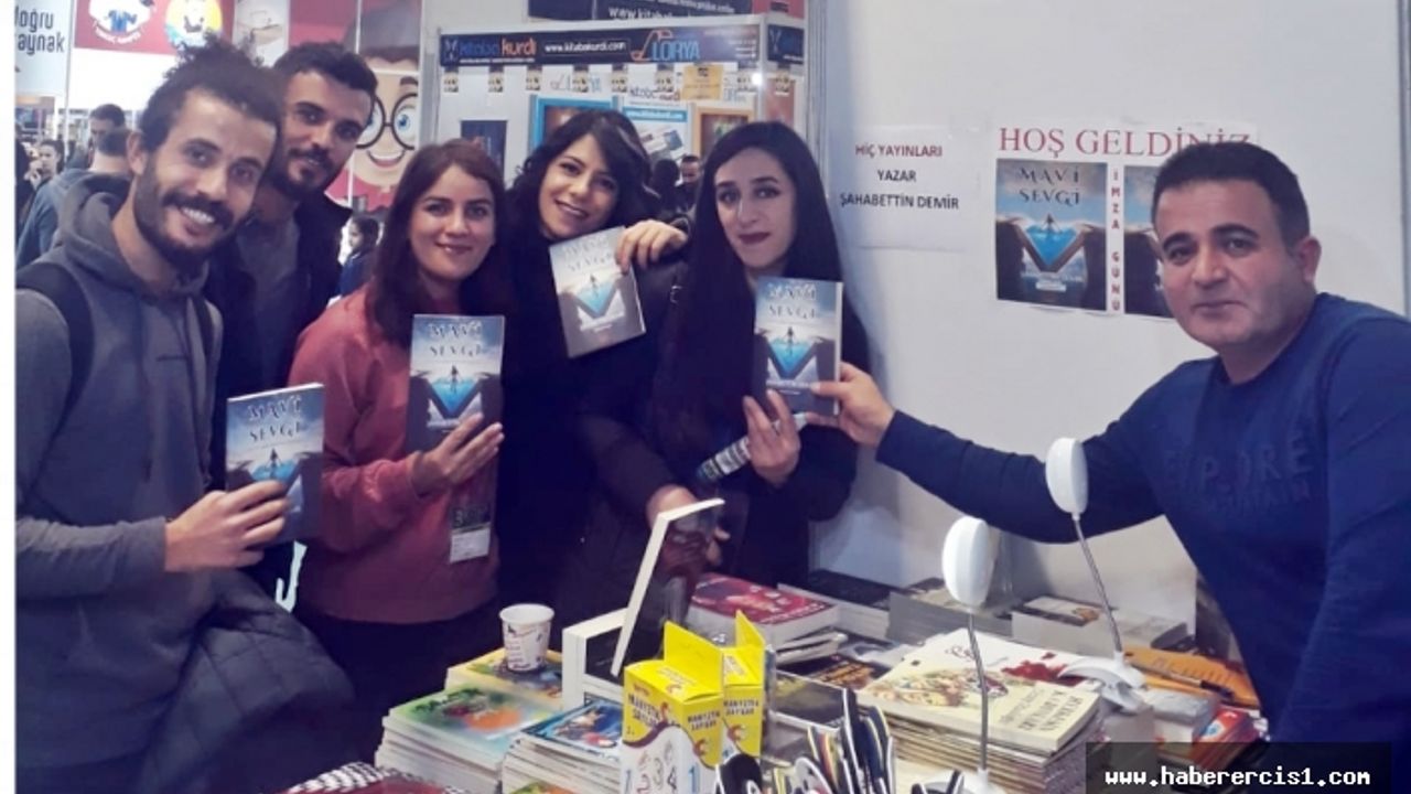 Erciş’te Tanıtımına Kaymakamlık Tarafından İzin verilmeyen Yazar Şahabettin Demir’in Kitapları Fuarda Yoğun İlgi Gördü