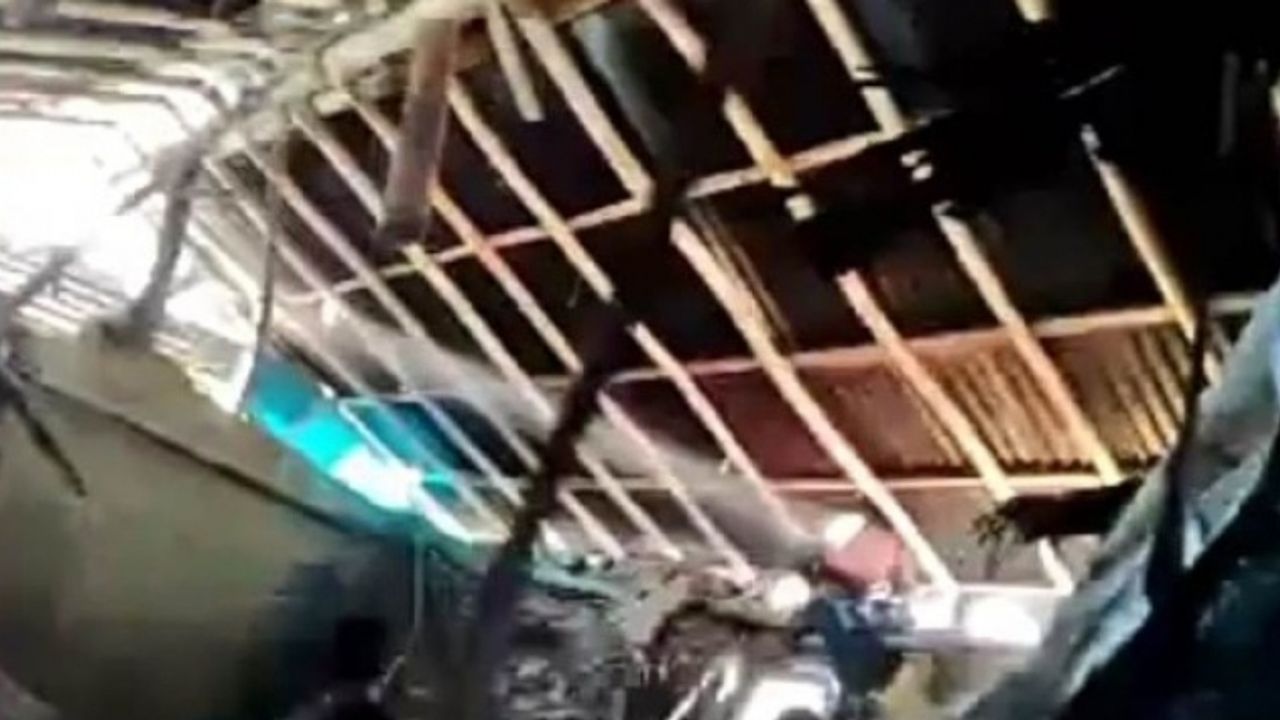 Van'da ahır çöktü 22 küçükbaş hayvan altında kaldı