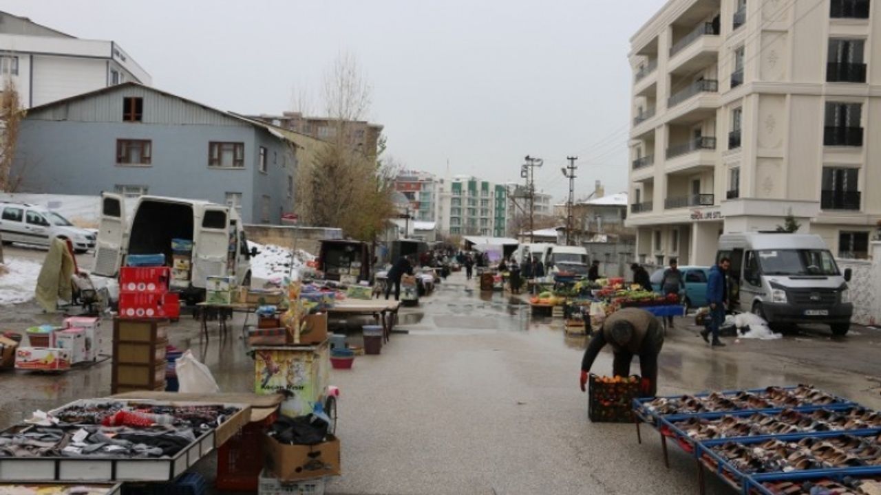 Van'da Kadınlar: 'Daha ucuzunu bulmak için pazar pazar dolaşıyoruz'