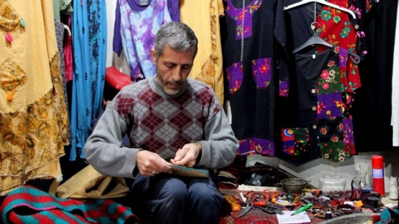 Van'da Usta ellerde kilimler çantaya, kabaklar lambaya dönüşüyor