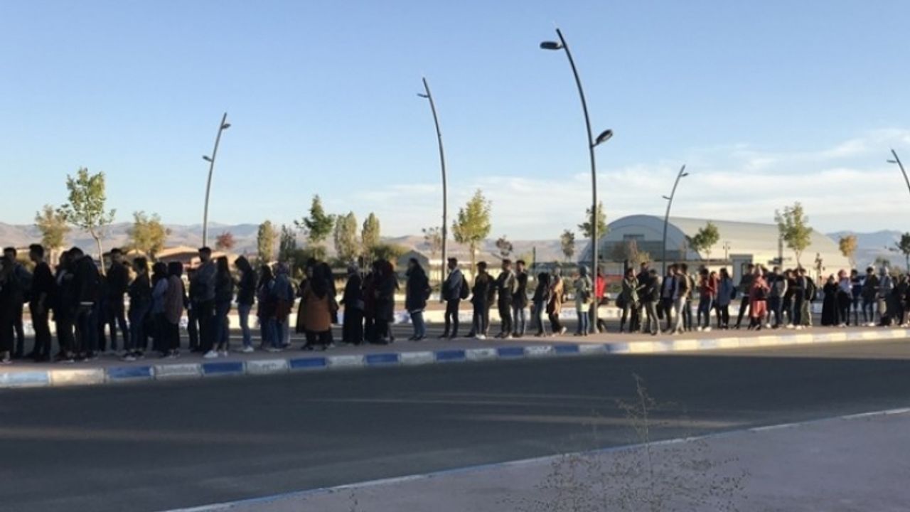 Van Yüzüncü Yıl Üniversitesi öğrencilerinin yol çilesi
