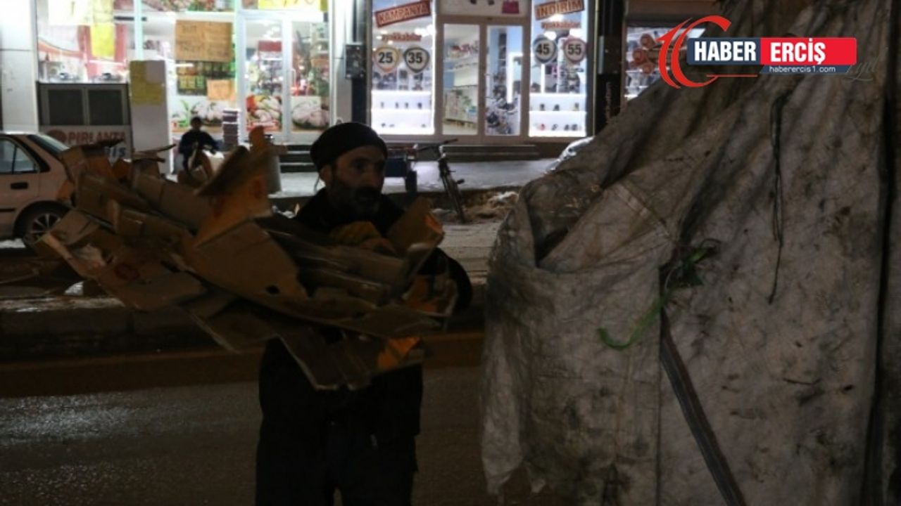 Van'da 40 TL için kar kış demeden çalışıyor