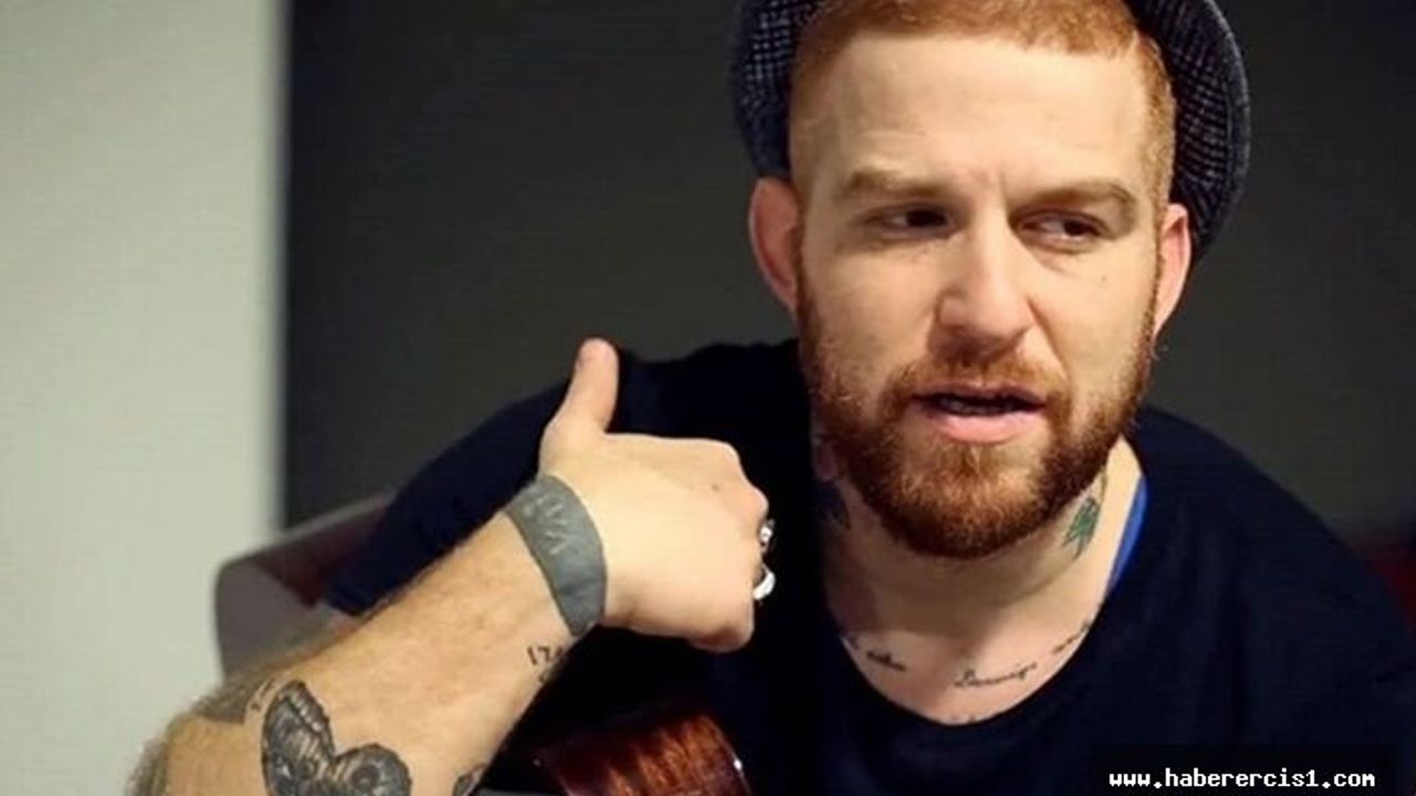 Athena Gökhan'dan Van'da iki öğretmenin sarılmasına verilen cezalara tepki: Ülkeyi sizin zihniyetinize bırakmayacağız!