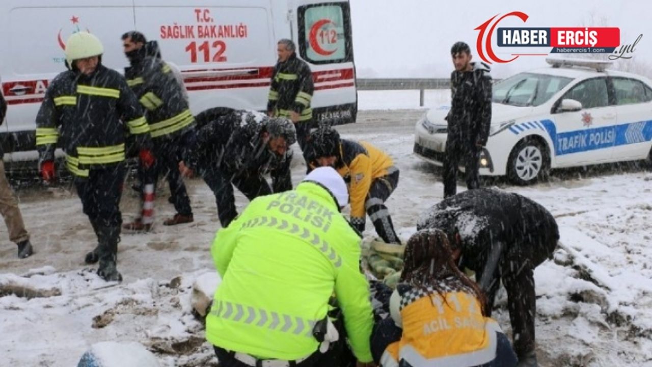 Erzincan’da Ağrı Patnos yolcu otobüsü devrildi