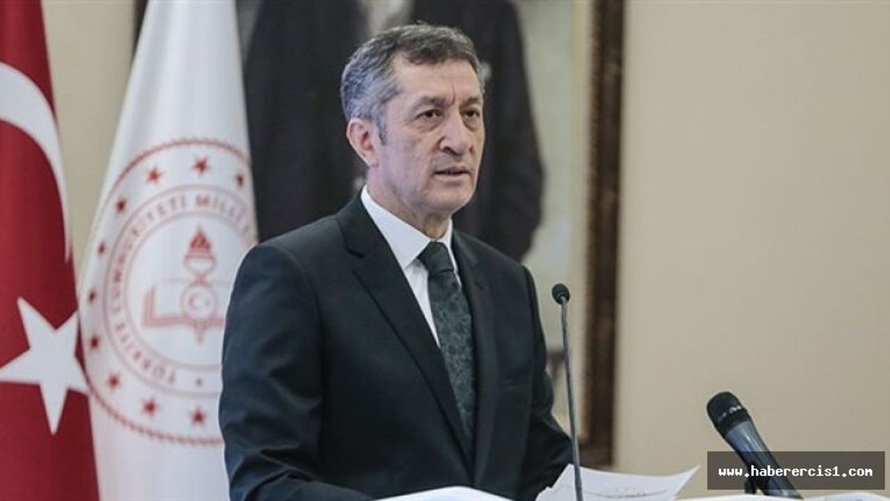 Van'da Birbirlerine sarıldıkları için ceza verilen öğretmenleri Bakan'a sordu