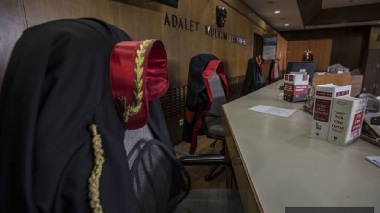 Van'da Erdoğan’a Hakaret Suçlamasıyla Ceza Alan bir kişiye, İstiklal Marşını Ezberleme Karşılığında ‘Af’