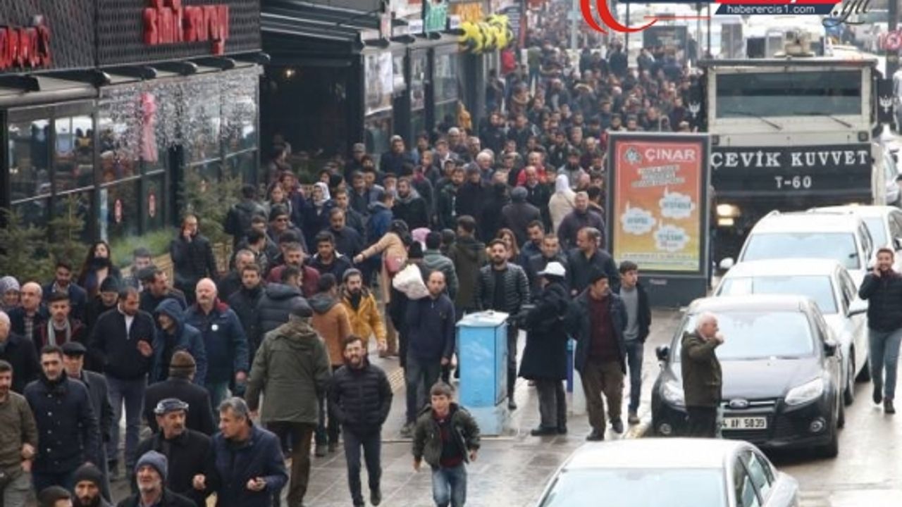 Van'daki siyasi partiler: Krizin sebebi savaş politikaları