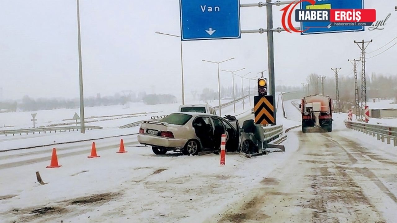Van Erciş kara yolunda kaza: 4 yurttaş yaralandı