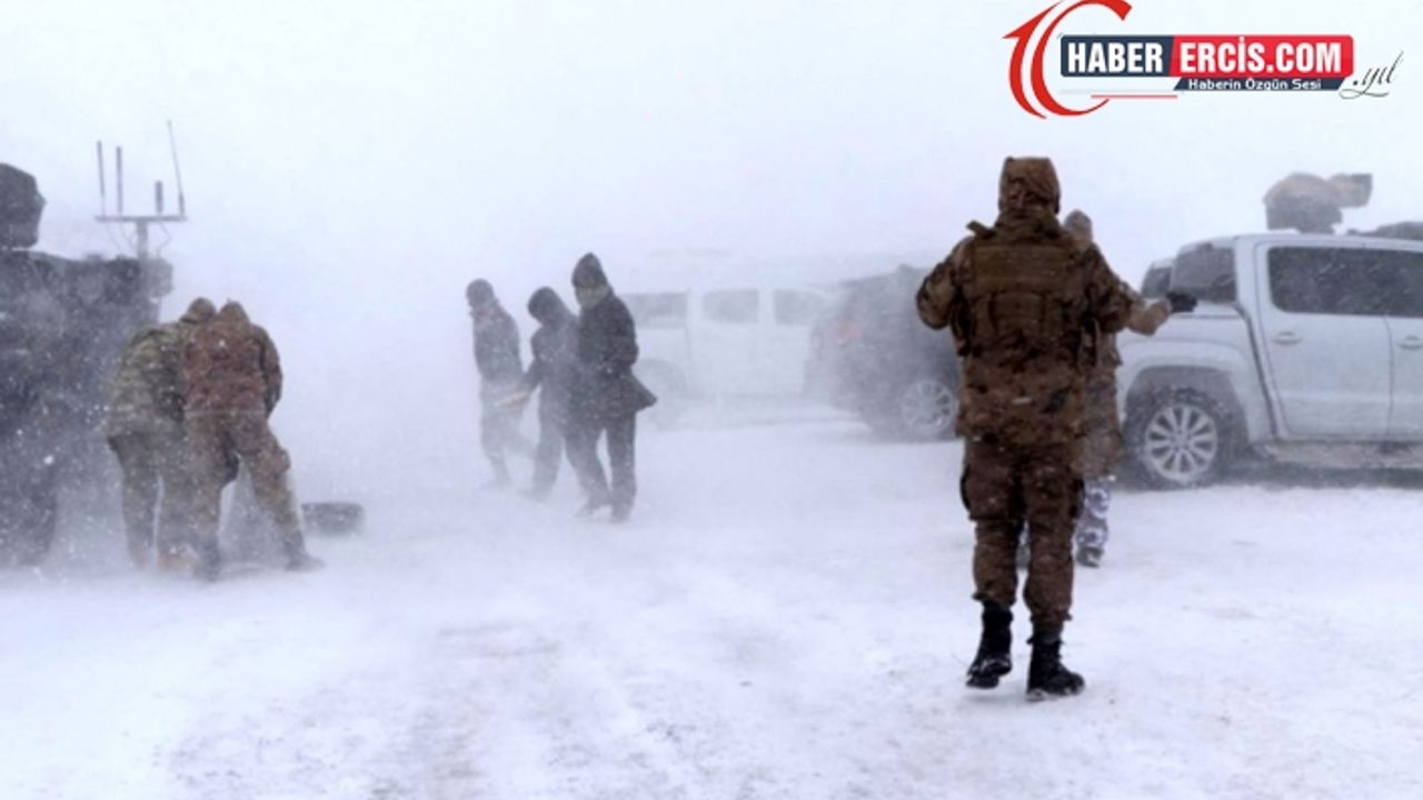 Çatak'ta çığ düştü