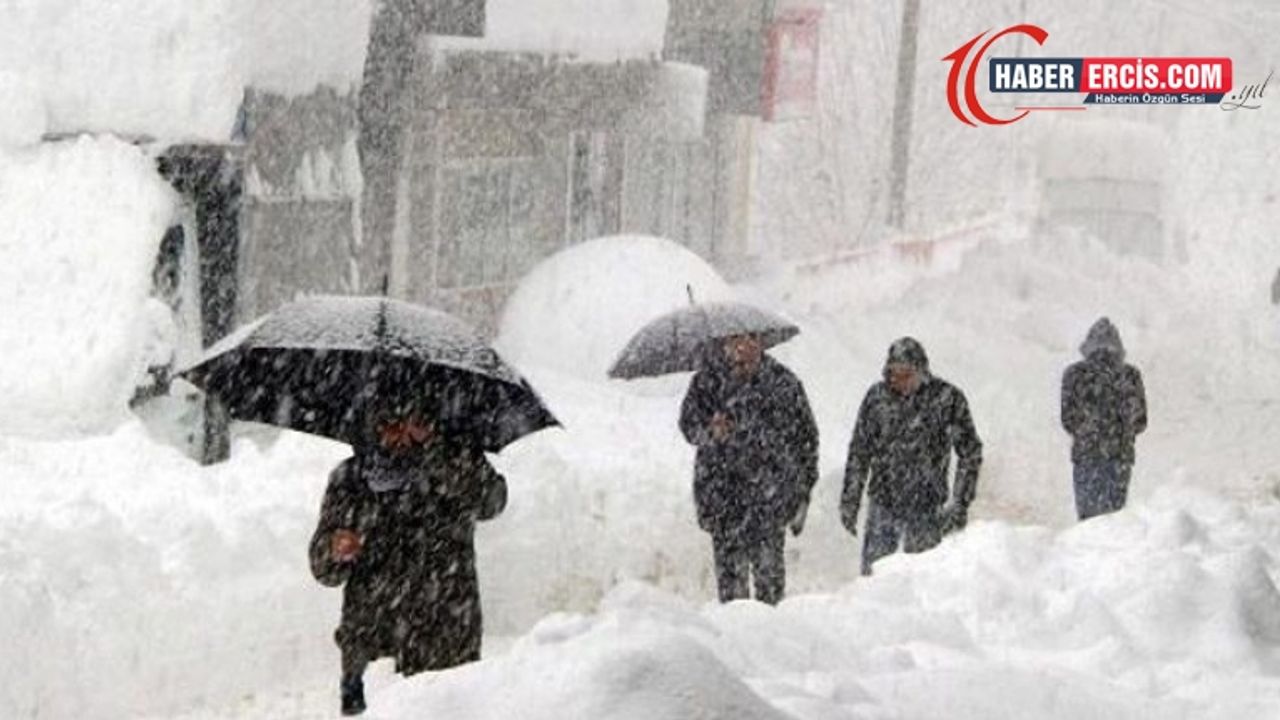 Bölgede kar yağışı başladı: 142 yerleşim yeri yolu kapandı