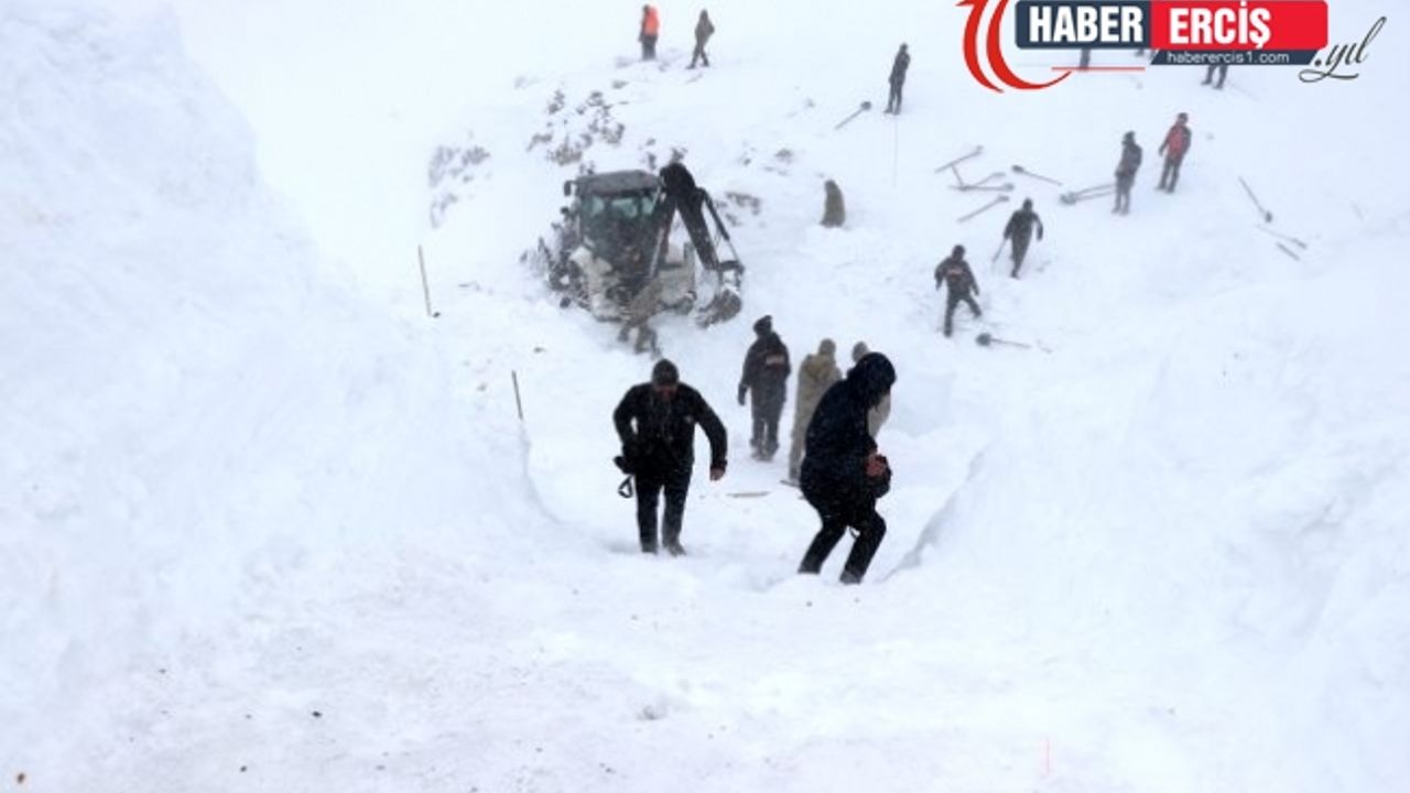 TSK'ya ait uçak ve arama kurtarma ekipleri Van'a görevlendirildi