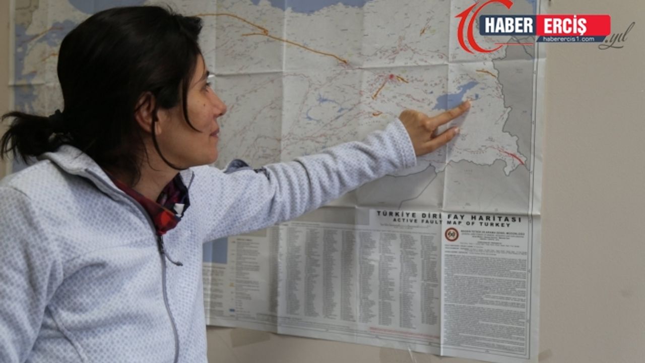 Van'da Doç. Dr. Selçuk: Depremlerden ders çıkarmıyoruz