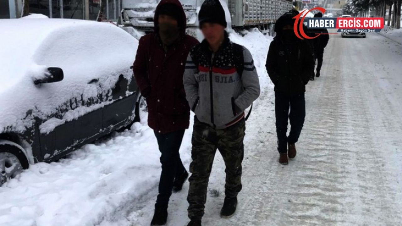 Van'da Fırtınadan sağ kurtulan mülteci: 300 kişiydik 40'ı donarak hayatını kaybetti