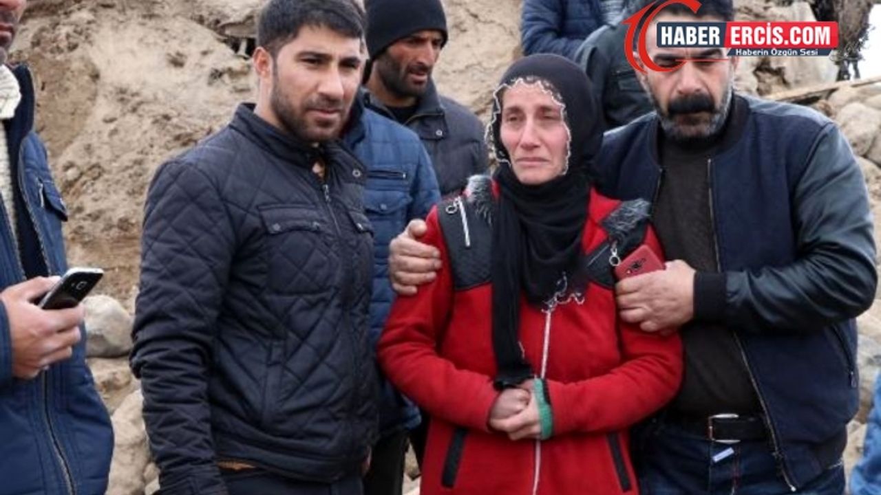 Van'daki depremde, eşi ve 3 çocuğunu kaybetti