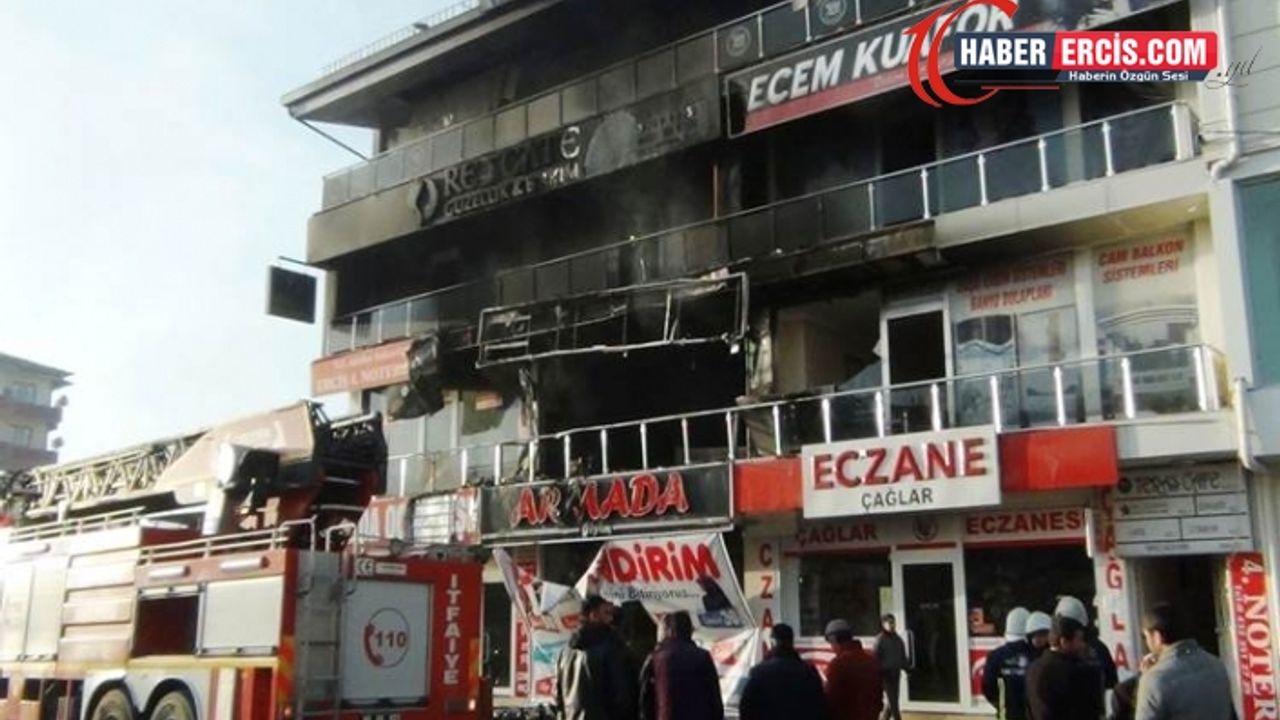 Erciş'te bir iş merkezinde yangın