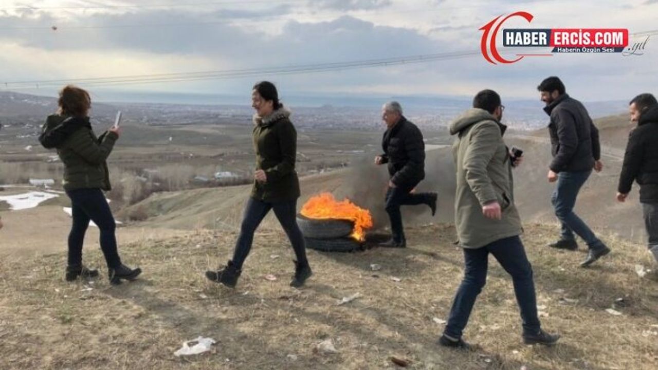 Van'da Erek Dağı'nda Newroz ateşi