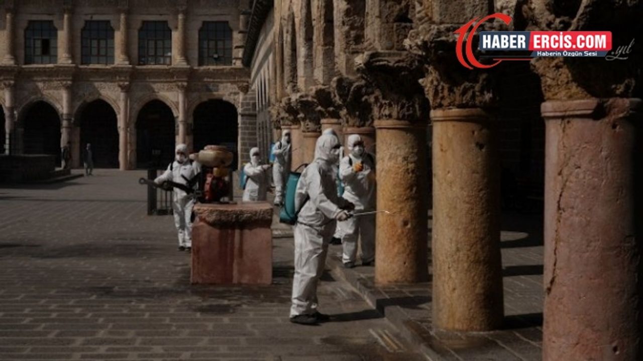 Diyarbakır'da aynı aileden üç kişi koronavirüsten yaşamını yitirdi