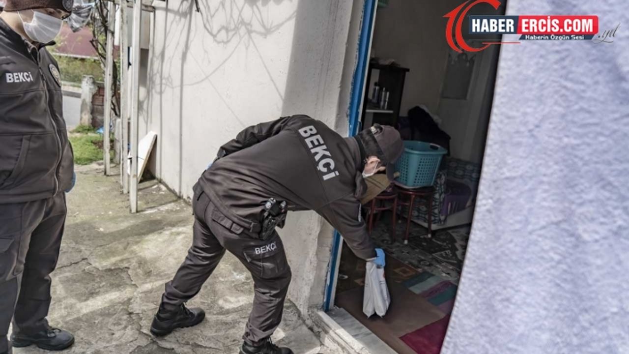 Kapı kapı yardım dağıtan bekçi korona çıktı