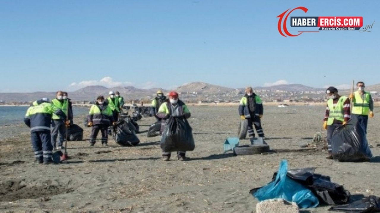 Van'da 2 bin 800 metrelik alandan 40 ton çöp çıktı!