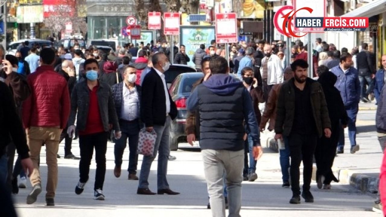 Van'da 4 günlük yasak sonrası caddeler doldu taştı