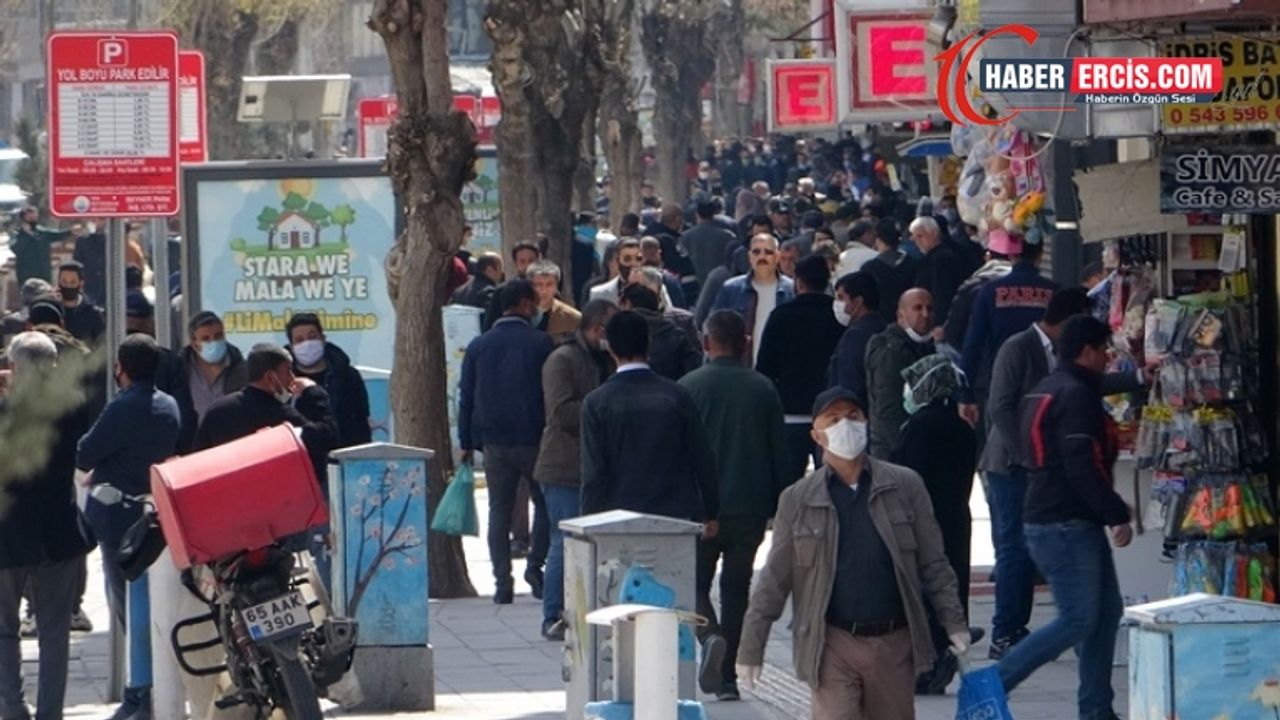 Vanlılar sokağa çıkma yasağının ardından şehir merkezine akın etti