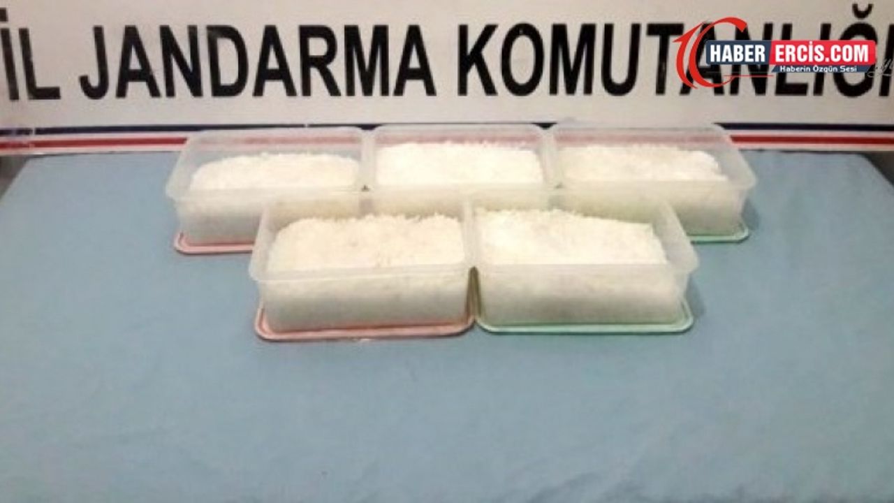 Erciş'te 1 kilo eroin, Başkale'de ise 6 kilo metamfetamin ele geçirildi