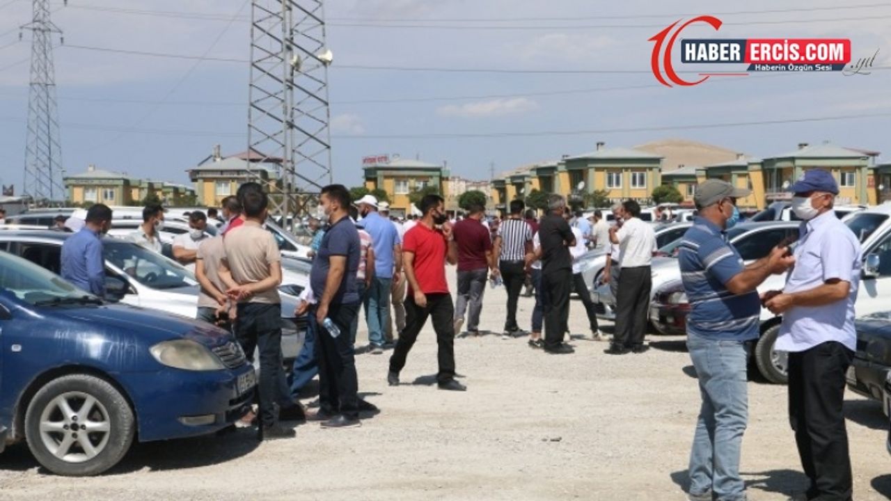 Van'da İkinci el araca bakan var alan yok