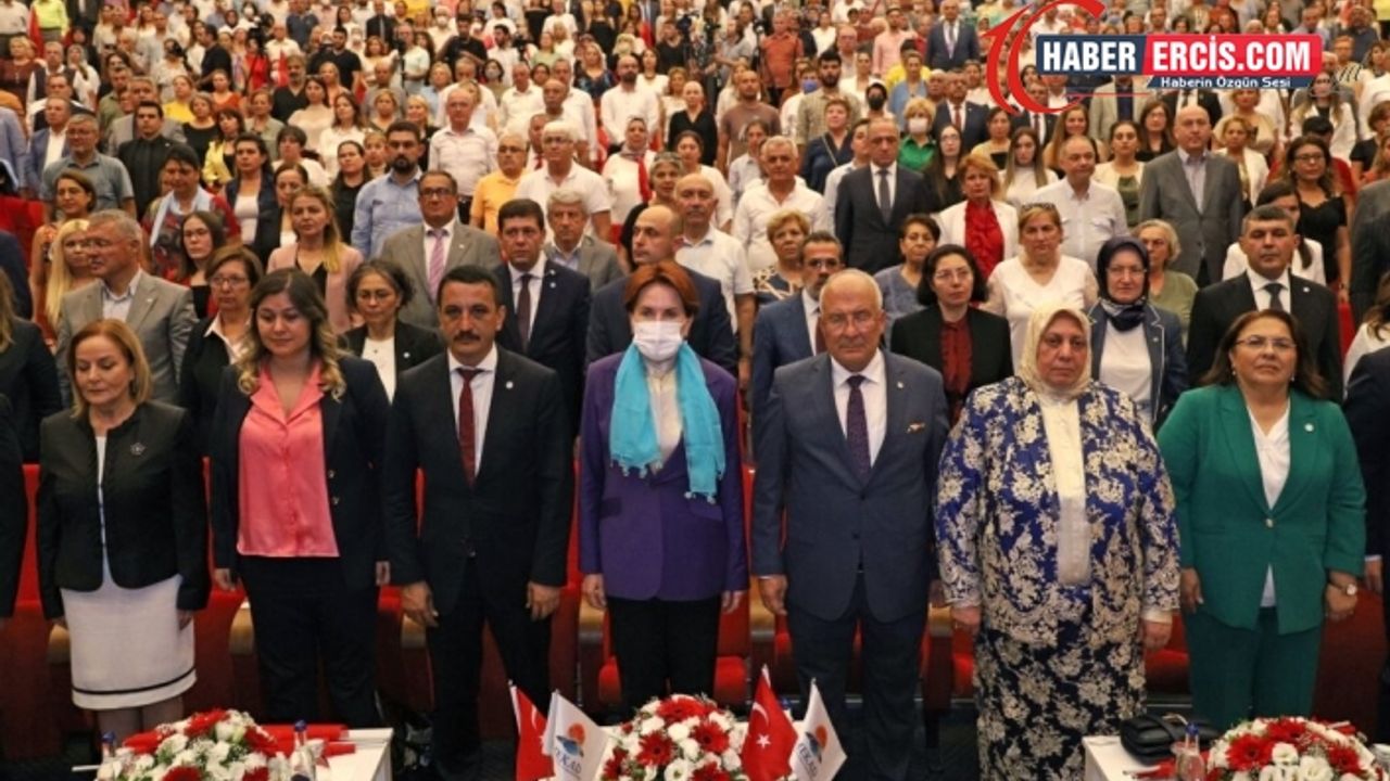 Akşener: Atatürk’ün anasının genelevde çalıştığını söyleyen şerefsiz, Saray’da ağırlandı