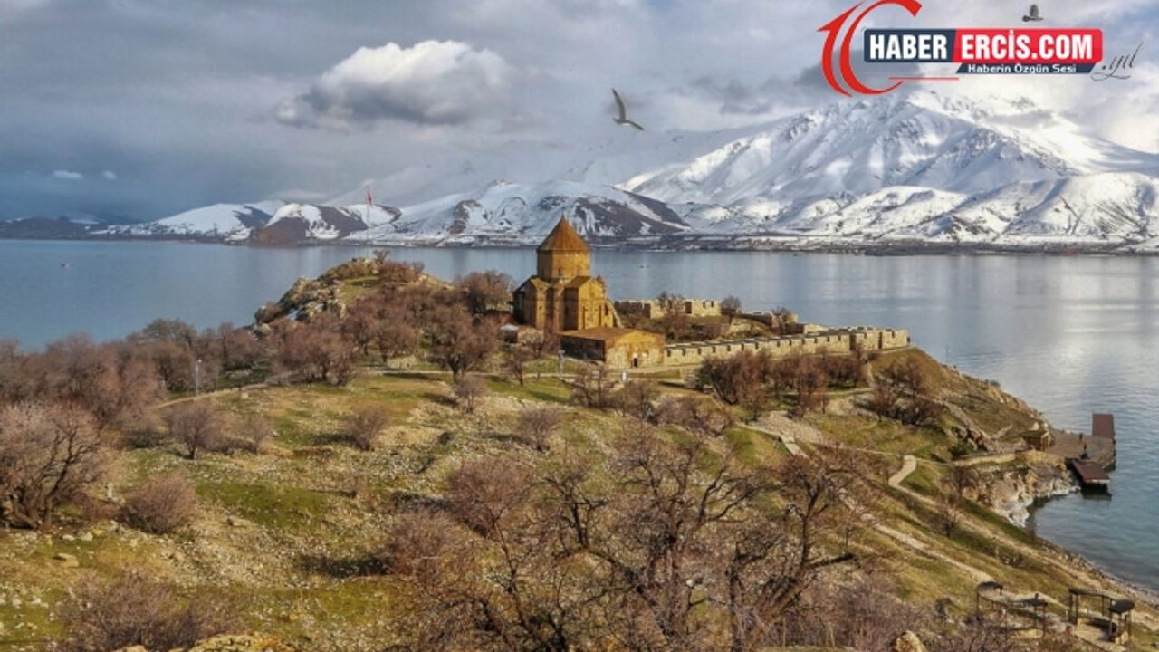 ‘Tavşanlar tarihi Akdamar Kilisesi’ni tehdit ediyor’