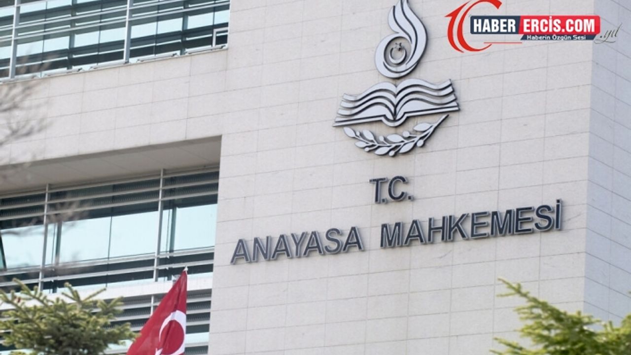 AYM’den KHK’lı öğretmenlerin özelde çalışmasını engelleyen maddeye iptal