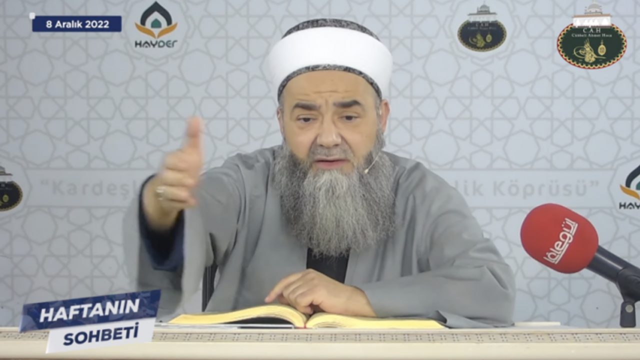 Cübbeli Ahmet, istismara uğrayan kadını suçladı: Çarşafı çıkarmış, mini etek giymiş…