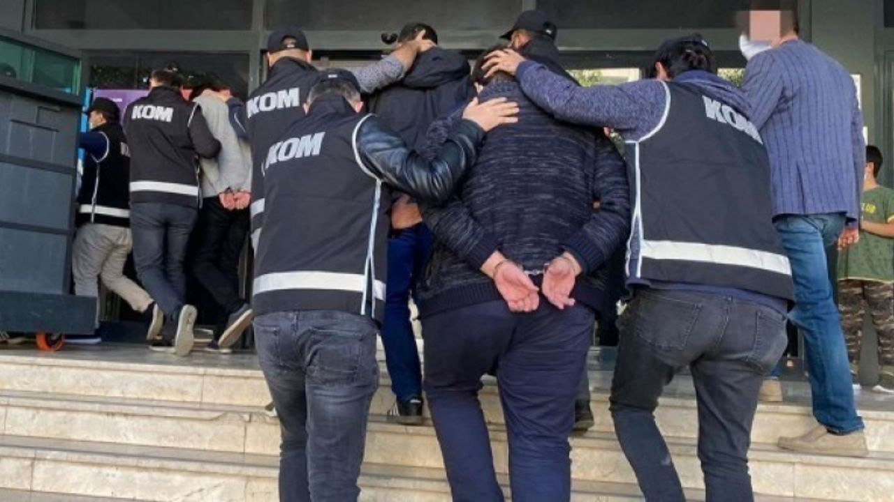 Van'da farklı suçlardan haklarında arama kararı bulunan 54 kişi hakkında işlem yapıldı