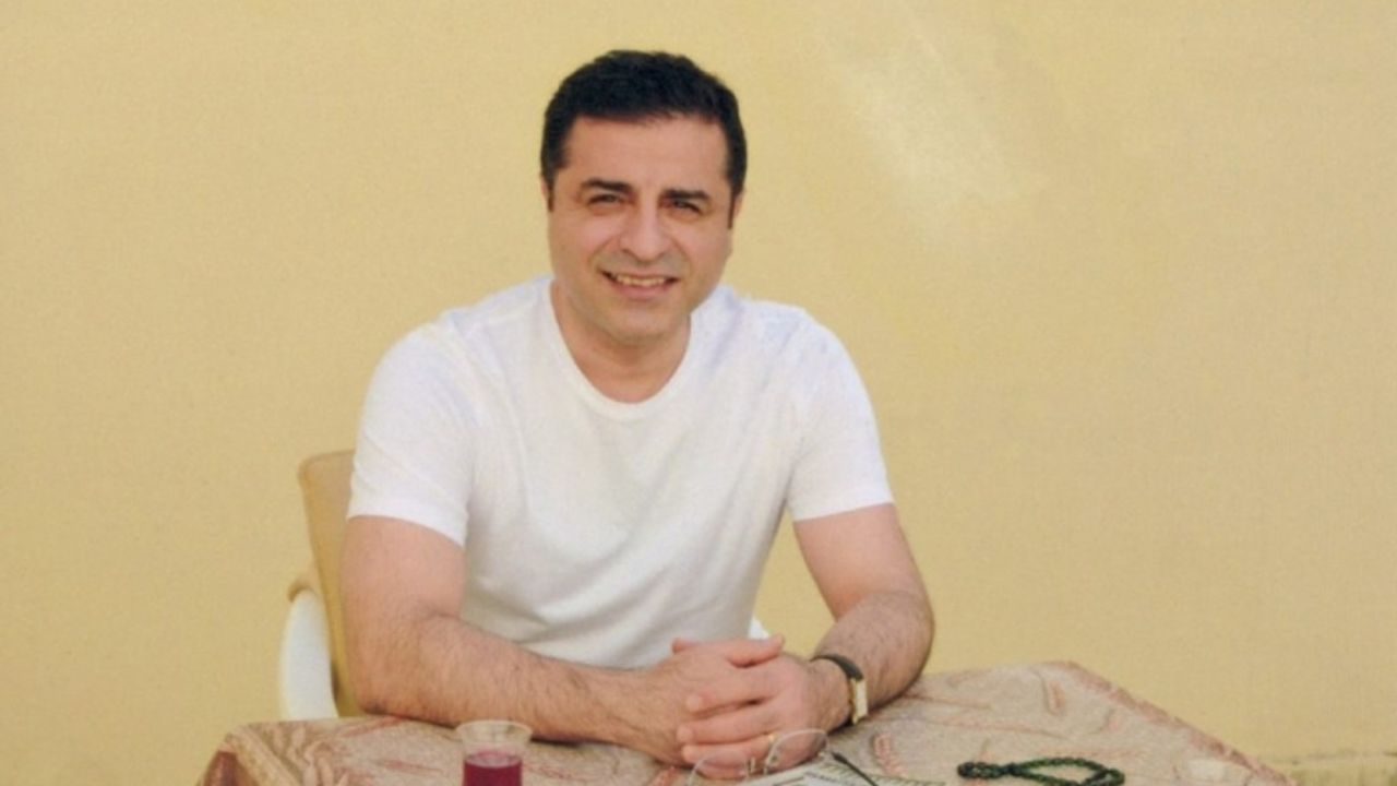Demirtaş: Umarım, Uykusuz’un yeniden yayımlanabileceği koşulları sağlamayı hep birlikte başarırız