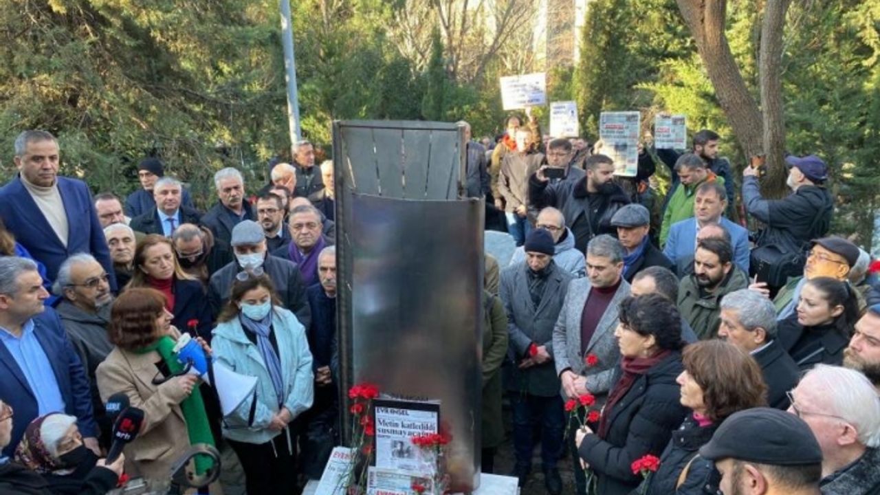 Gazeteci Metin Göktepe mezarı başında anıldı