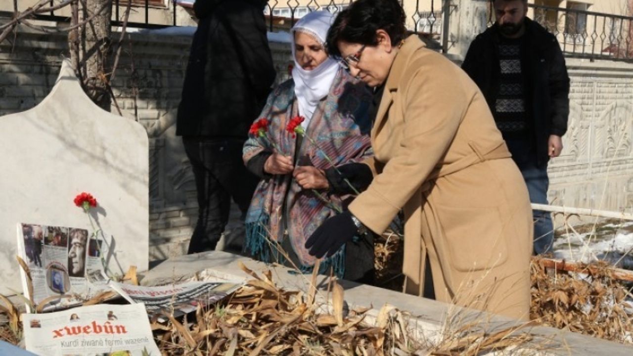 Özgür Gündem gazetesi dağıtımcısı Karaağar mezarı başında anıldı