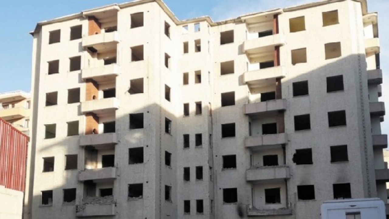Van'da depremin üzerinden 11 yıl geçti hasarlı binalar halen yıkım bekliyor