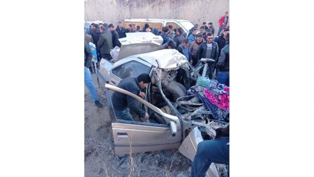 Van’dan İran’a alışverişe giden yurttaşlar Kapıköy Sınır Kapısı yakınlarında kaza yaptı 4 ölü, 1 yaralı