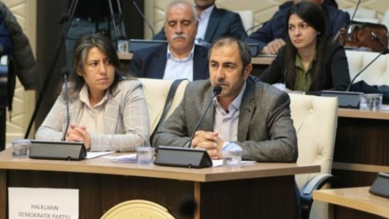 Van’da HDP’li meclis üyesi görevine iade edildi