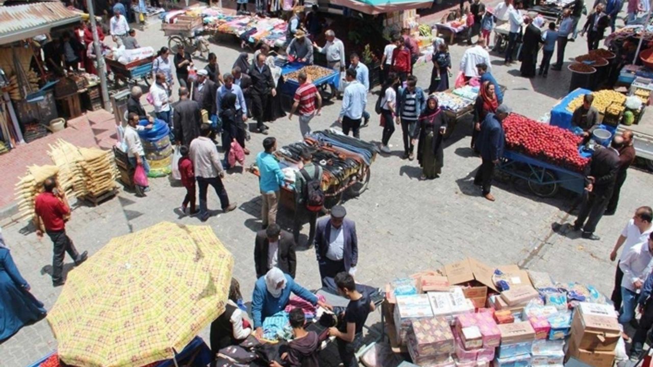 Bayram alışverişi yapamayan Vanlılar: Seçimde gereken cevabı vereceğiz