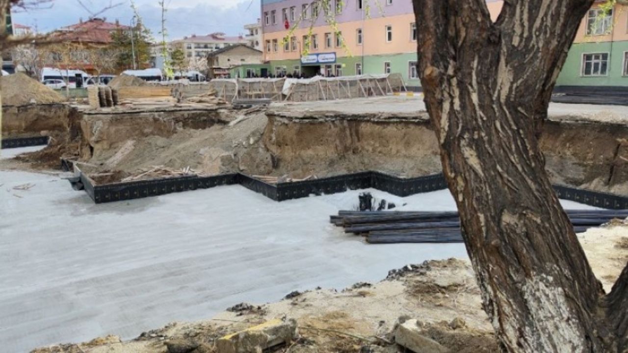 Van'da İnsan kemiklerinin bulunduğu alana beton döküldü!