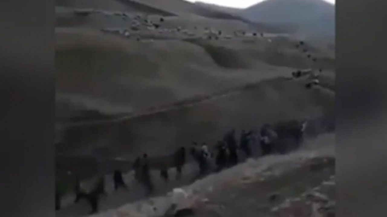 Van’da  Her gün binlerce Afgan ve Pakistanlı Türkiye’ye böyle geçiyor