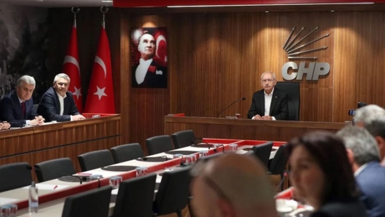 CHP’de MYK toplantısı sona erdi: Tüm MYK üyeleri istifa etti