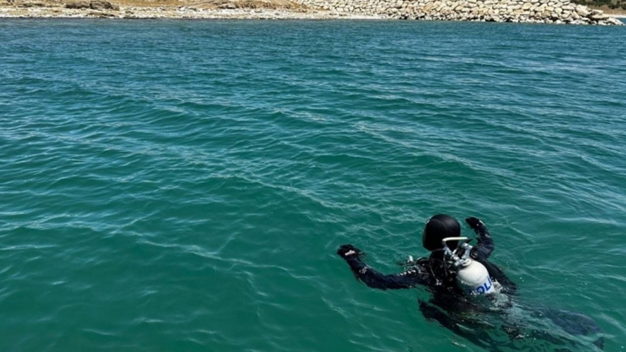 Van Gölü'nde akıntıya kapılan 2 arkadaş boğuldu