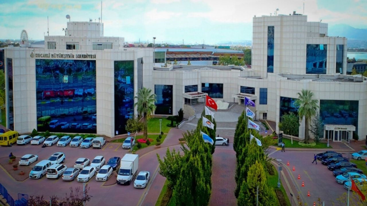 En borçlu belediyeden 5,6 milyonluk yeni araç kiralama ihalesi