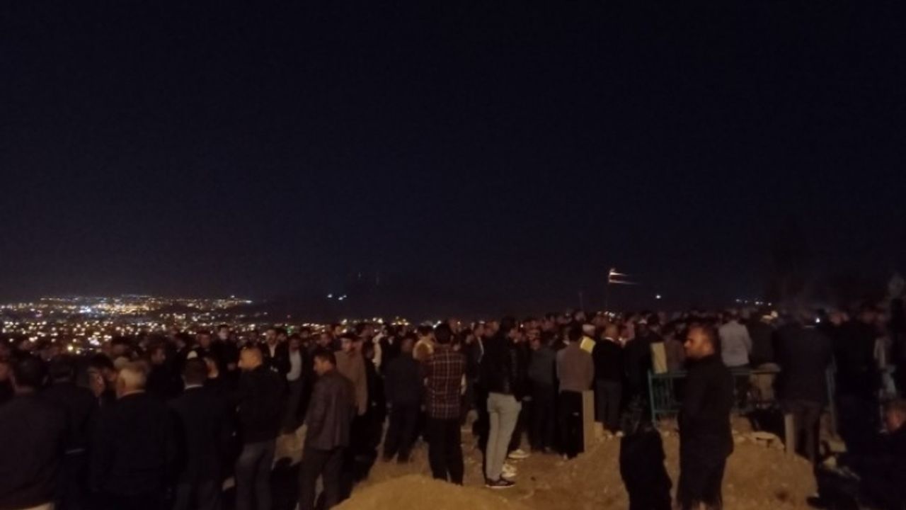 Van'da AKP'li eski ilçe başkanının öldürdüğü Birik defnedildi