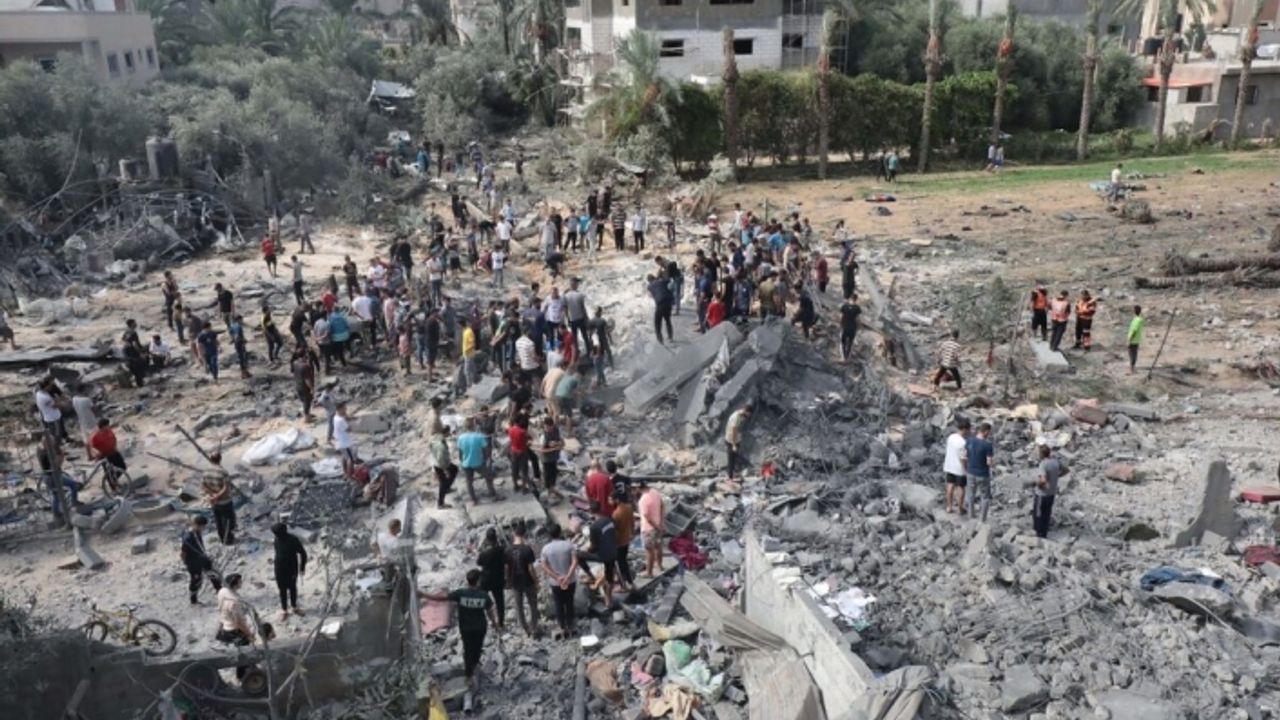 Akşam hastaneyi vuran İsrail, sabah Gazze’ye bomba yağdırdı